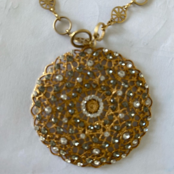 Sparkling gold plated necklace - 18 Inch length. - Picture 2 of 3